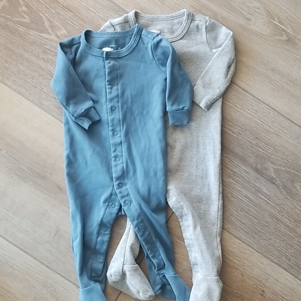 Primary snap footie